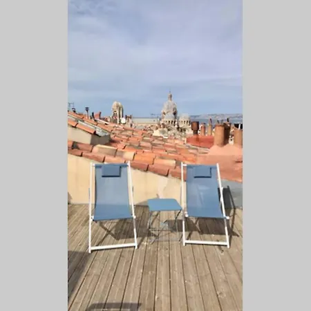 11 Panier Vieux Port Roof マルセイユ